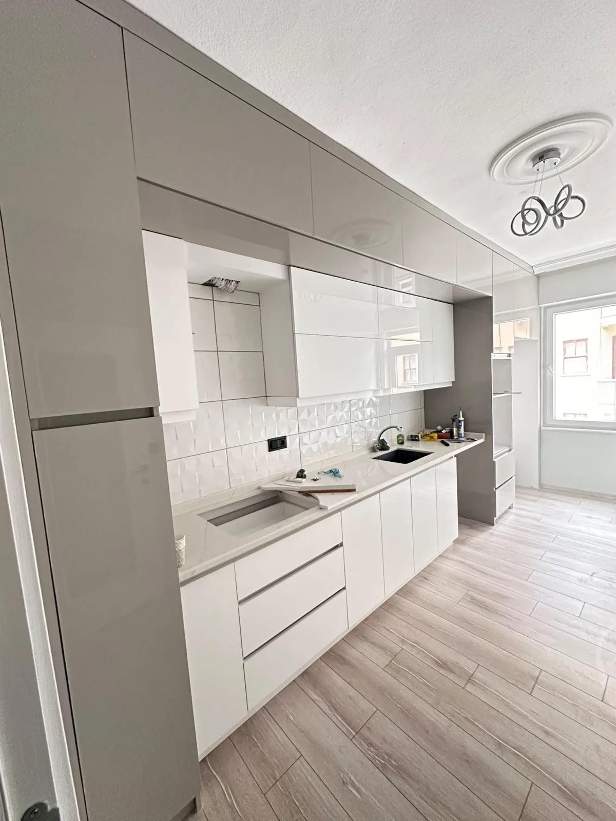 White gloss compact kitchen cabinets